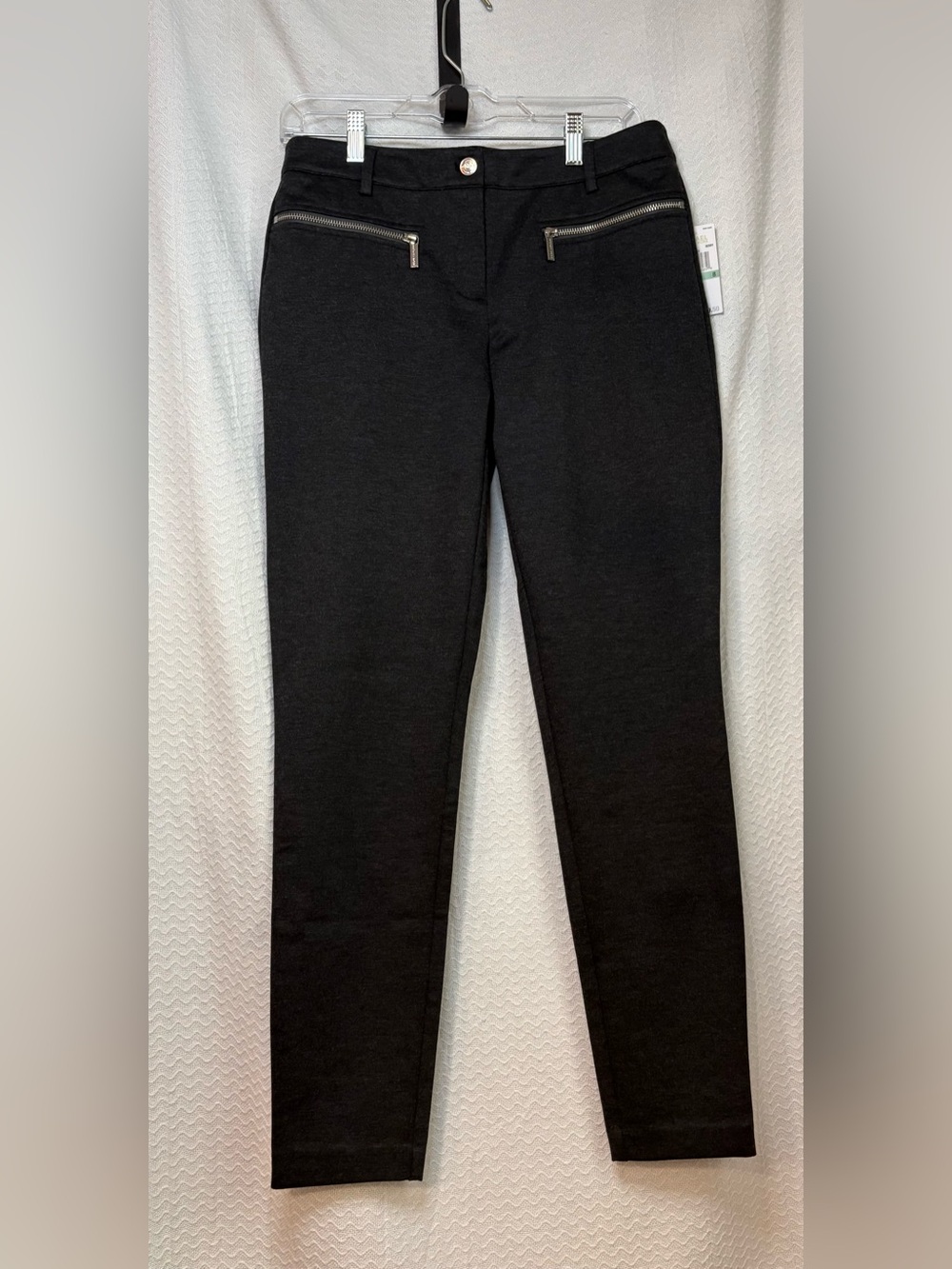NWT. Michael Kors women’s skinny fit leg pants. 
Size 8